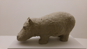 פסל אבן של חזיר
