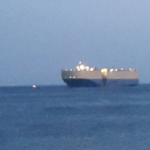 אונייה גדולה בלב ים כחול