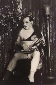 אדם בשוליים