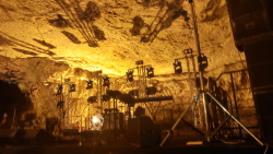 תאורה במערה