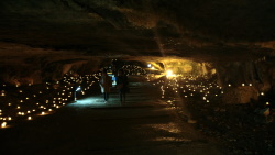 אור במערה